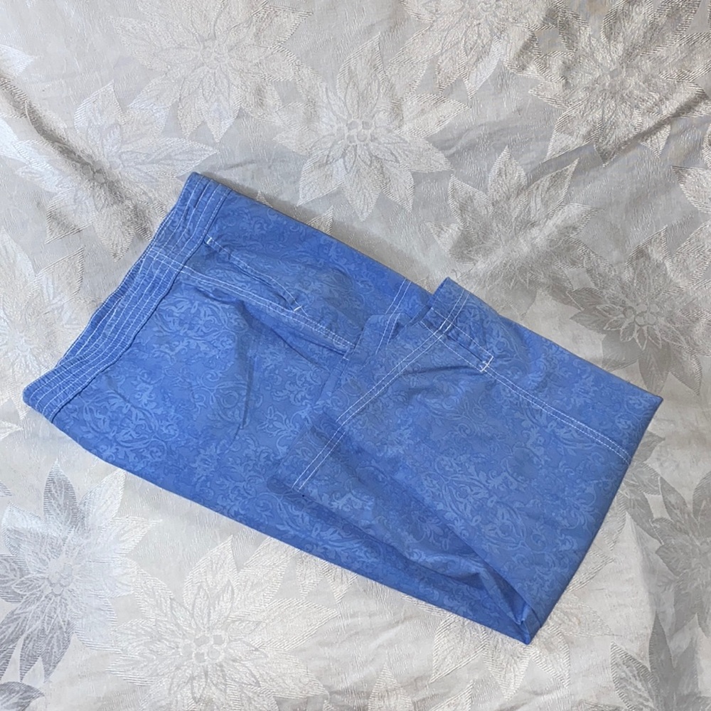 Lightweight patterned capris